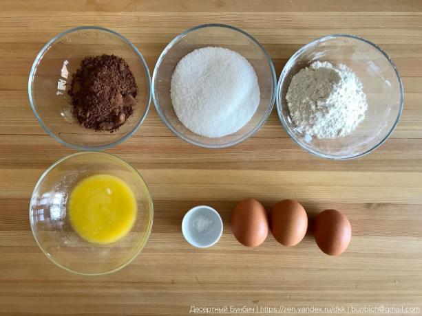 Sastojci kako bi se dobilo 16 cm promjer: 3 jaja (C1), 100 g šećera, 60 g brašna B / C, 30 g kakao u prahu, 20 g maslaca, 20 g vanilin šećera, malo soli