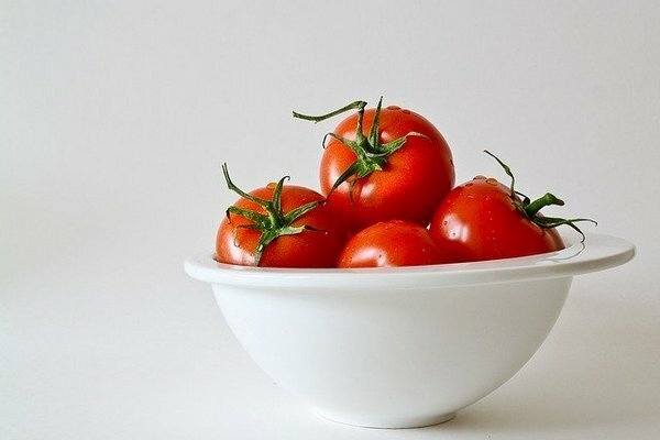 Preporuča se jesti svježu rajčicu, jer se holin uništava nakon toplinske obrade (Foto: pixabay.com)