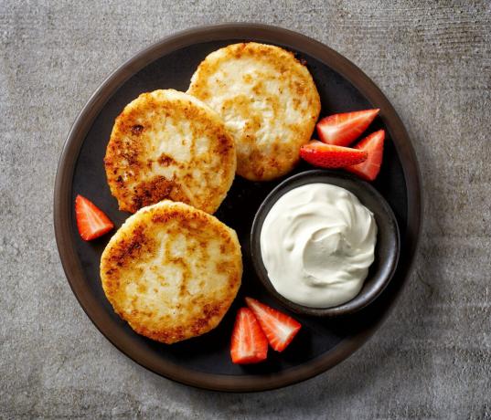 Život sjeckanje: cheesecakes se iz pećnice s zapečenu koru - pecite zadnjih 5 minuta tijekom konvekcijom. Fotografije - Yandex. slike