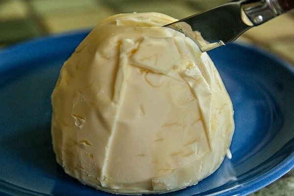 Upotrebom uobičajenog maslaca može se izbjeći brza apsorpcija alkohola u krvotok. (Foto: Pixabay.com)