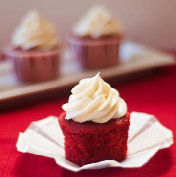 Kako kuhati svijetle cupcakes, cupcakes „Red Velvet” u gostima rekao vau