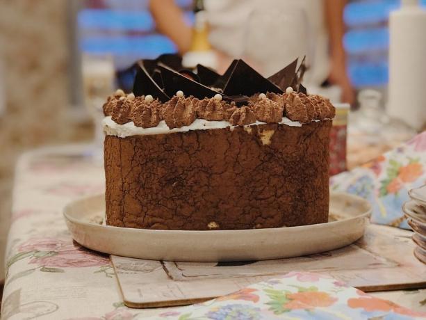 Moja torta ukrašena čokoladnim ganache, koji još uvijek imaju neki drugi kolač, ako ste zainteresirani u receptu Ganache - napisati u komentarima, ja ću post.