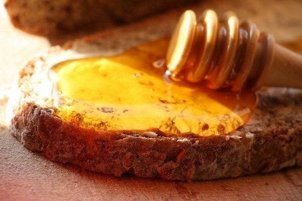 Med nije samo ukusan, već i vrlo zdrava zamjena za šećer. (Foto: Pixabay.com)