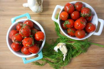 Punjene rajčice za zimu u Rostowski: Nevjerojatno predjelo!