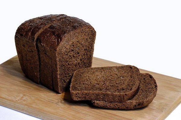 Znanstvenici su otkrili da su i bijeli i crni kruh korisni, ali to ovisi o karakteristikama tijela. (Foto: Pixabay.com)