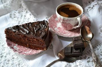 Čokolada uz čaj ili kavu - kombinacija koju će dodati 10 godina života