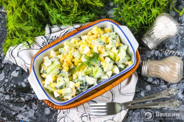 Kukuruzna salata sa svježim krastavcima i jajima
