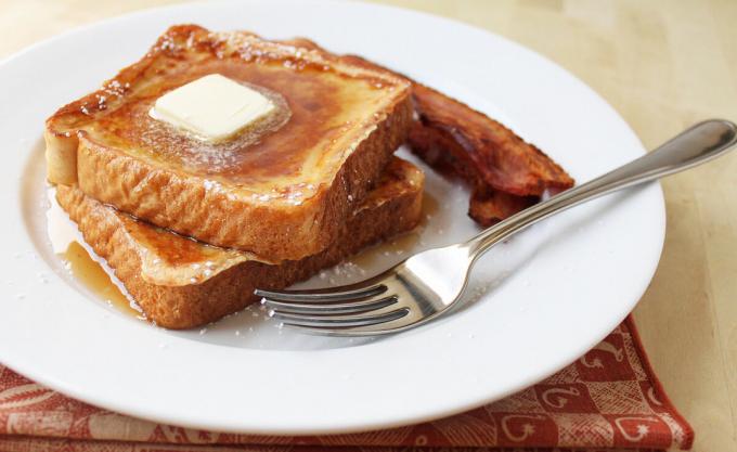 Croutons može biti isporučen, ne samo slatke nego i primjerice sa slaninom. Fotografije - Yandex. slike