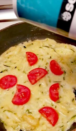 Mi ukrasiti naše male komadiće rajčice omlet