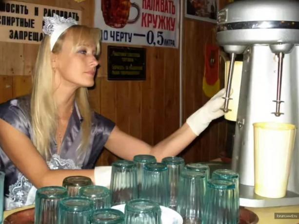 Prodavačica milkshakes u SSSR-u. Fotografije - nast WS