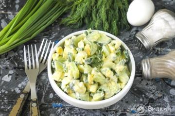Salata od krastavaca, jaja i zelenog luka