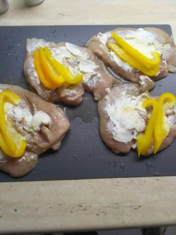 Recept Piletina role s paprike i mekog sira.