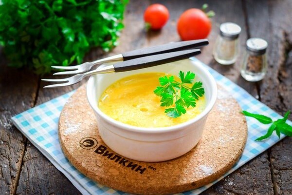 Za okus, omlet se odozgo može posuti sirom (Foto: vilkin.pro)