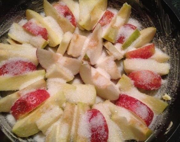 Prije pečenja jabuke.