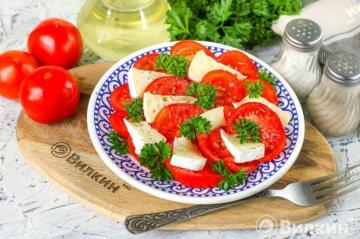 Salata od rajčice sa sirom