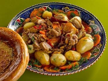 Uzbekistanski Trajna: srdačna mesno jelo s povrćem
