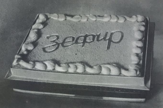 Pita "Zephyr-blebetanje". Fotografija iz knjige „Proizvodnja kolača i torti”, 1976