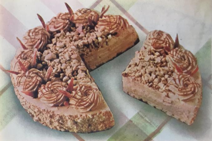 „Olimpijski” kolač. Fotografija iz knjige „Proizvodnja kolača i torti”, 1976