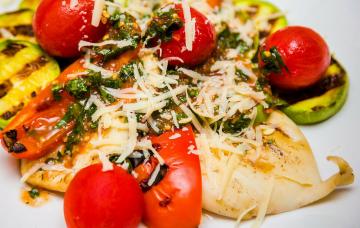 Salata od lignji s povrćem: puna večera